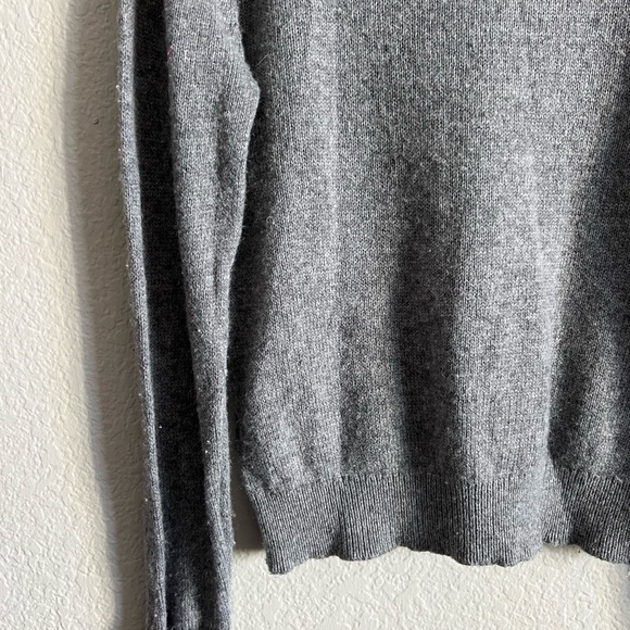 Brandy Melville Turtleneck Sweatshirt - Picture 8 of 8